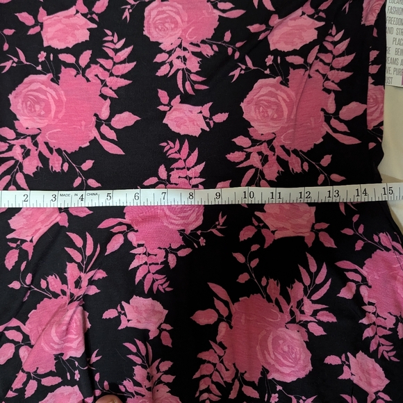 LuLaRoe "Nicole" dress, beautiful black & pink floral print. With Pockets. - Picture 6 of 11